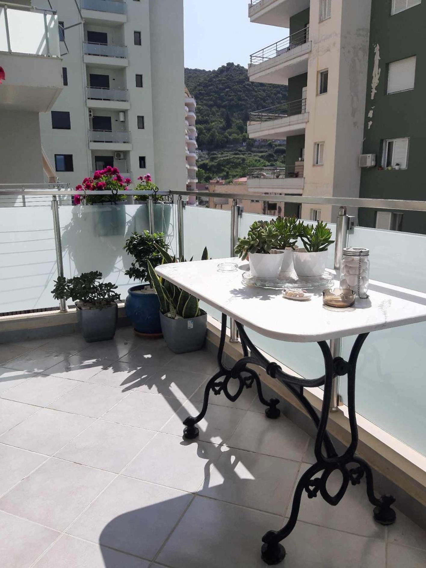 Modern Spacious 1 Bedroom Flat Next To The Beach Vlore Exterior photo